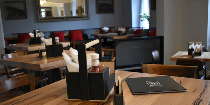 Burger, hranolky a pivo v novém podniku kousek od Žižkovské věže