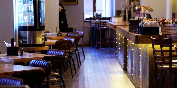 Burger, hranolky a pivo v novém podniku kousek od Žižkovské věže