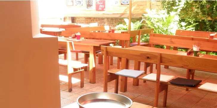 Půlkilový tatarský biftek a hromada topinek