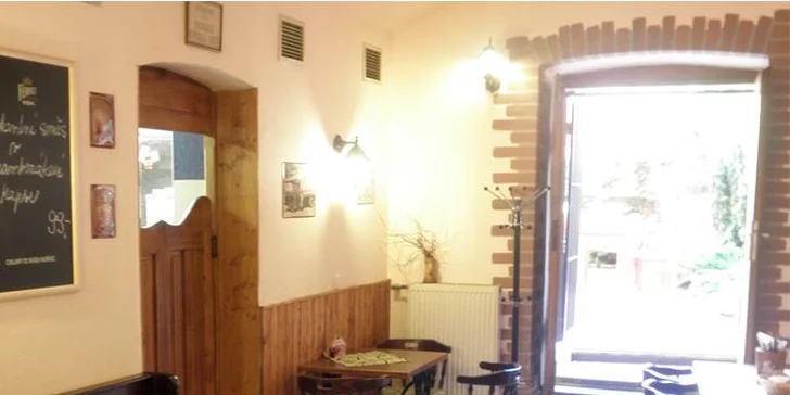 Půlkilový tatarský biftek a hromada topinek