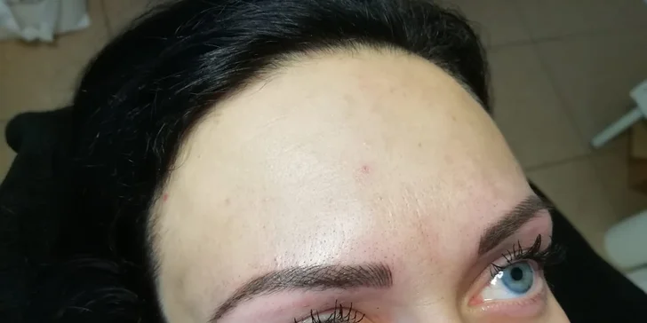 Permanentní make-up obočí metodou vláskování