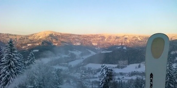 179 Kč za celodenní skipas do skiareálu Morávka Sviňorky. Báječná lyžovačka i jízda na snowboardu   v Beskydech a sleva 50 %!