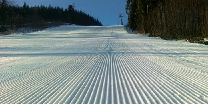 179 Kč za celodenní skipas do skiareálu Morávka Sviňorky. Báječná lyžovačka i jízda na snowboardu   v Beskydech a sleva 50 %!