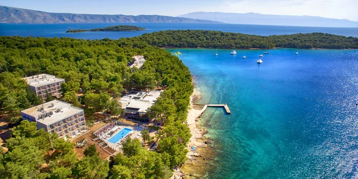 Relax na ostrově Hvar: 4* resort přímo u pláže a příjemné wellness