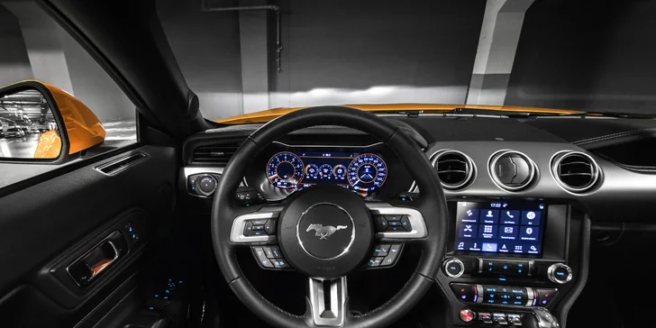 Zkroťte Lamborghini, Porsche nebo Mustanga na velkém okruhu v Mostě i Brně: až 5 kol jako řidič či spolujezdec
