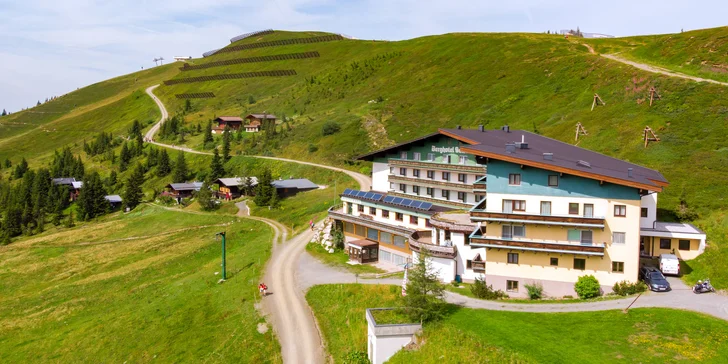 Za pěšími i cyklovýlety do rakouských Alp: hotel s all inclusive a saunou