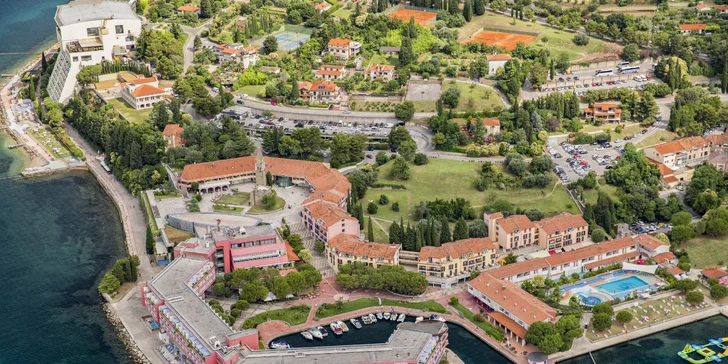 Pobyt u moře ve slovinském městě Portorož: zrekonstruovaný 4* hotel, polopenze a vodní park