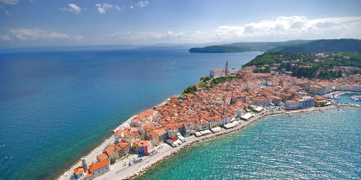 Hotel přímo na břehu slovinského moře s polopenzí a neomezeným vstupem do aquaparku