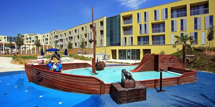 Dovolená u Zadaru pro celou rodinu. 4*+ hotel s dětským zábavním parkem