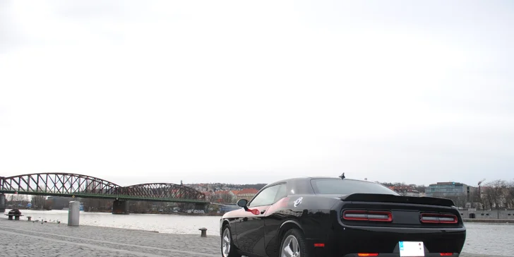 Dodger Challenger 5.7 HEMI k zapůjčení na 6, 12 nebo 24 hodin