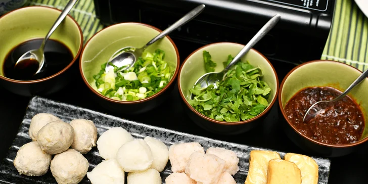 Sněz, co můžeš: asijský hot pot s masem, zeleninou či houbami pro 2 + láhev prosecca