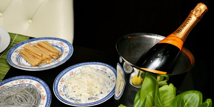 Sněz, co můžeš: asijský hot pot s masem, zeleninou či houbami pro 2 + láhev prosecca