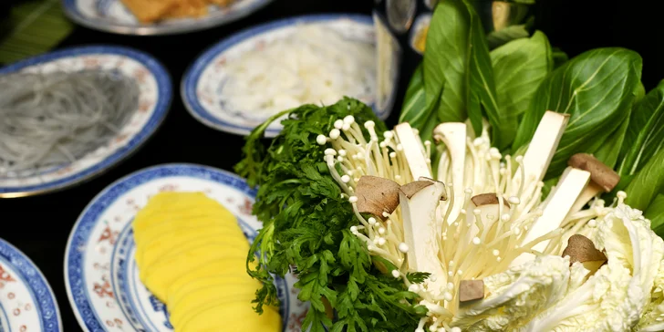 Sněz, co můžeš: asijský hot pot s masem, zeleninou či houbami pro 2 + láhev prosecca