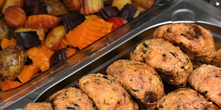 Kilo jídla dle výběru v bistru Vegan Life: wrapy, saláty, sushi, nudle i sójové maso