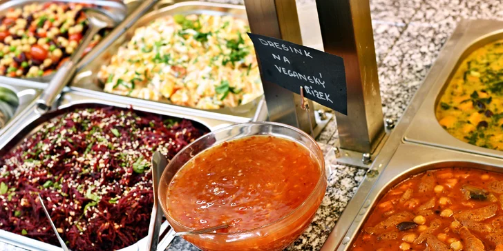 Kilo jídla dle výběru v bistru Vegan Life: wrapy, saláty, sushi, nudle i sójové maso