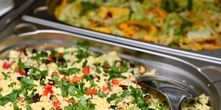 Kilo jídla dle výběru v bistru Vegan Life: wrapy, saláty, sushi, nudle i sójové maso