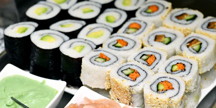 Kilo jídla dle výběru v bistru Vegan Life: wrapy, saláty, sushi, nudle i sójové maso