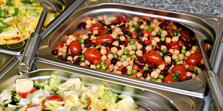 Kilo jídla dle výběru v bistru Vegan Life: wrapy, saláty, sushi, nudle i sójové maso