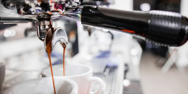 Čerstvá Káva na Letné: 1 i 2 šálky dle výběru, k posezení v coffee baru i s sebou