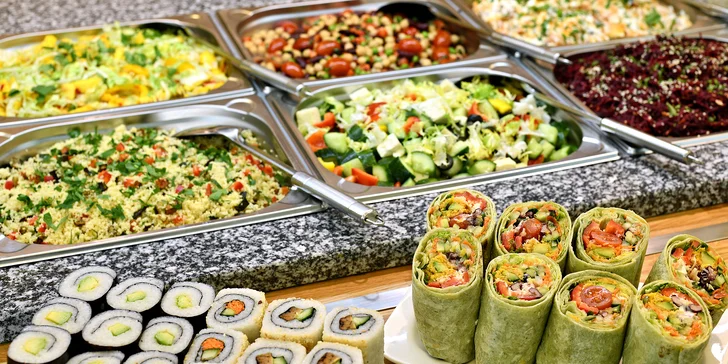 Kilo jídla dle výběru v bistru Vegan Life: wrapy, saláty, sushi, nudle i sójové maso