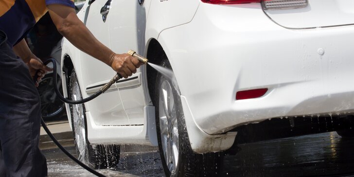 Ruční mytí auta: luxování, tepování, leštění oken i oživení plastů