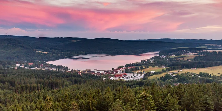 Na Lipno s partou či rodinou: jaro i podzim ve vybavených apartmánech pro 4–5 os.