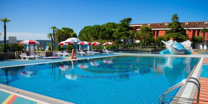 Hotel přímo na břehu slovinského moře s polopenzí a neomezeným vstupem do aquaparku