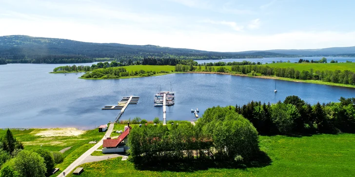 Jarní pobyt na Lipně pro pár i rodinu: 1–7 nocí s polopenzí, bazén i sauna