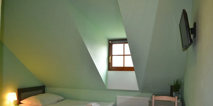 Romantika v centru Telče: hotel u zámeckého parku, polopenze i víno