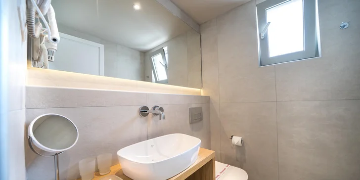 4* hotel s all inclusive přímo na pláži Adelianos Kampos nedaleko Rethymnonu
