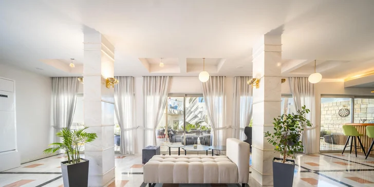 4* hotel s all inclusive přímo na pláži Adelianos Kampos nedaleko Rethymnonu