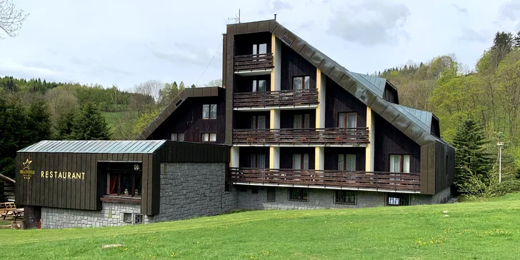 Rodinný hotel v Krkonoších: polopenze, výlety a animační program