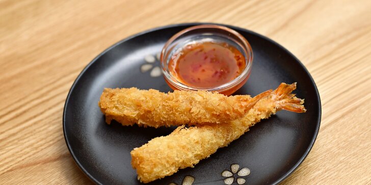 30% sleva na jídlo i nápoje v karlínské restauraci Fuku wok & sushi: saláty, tradiční polévky, nudle i sushi