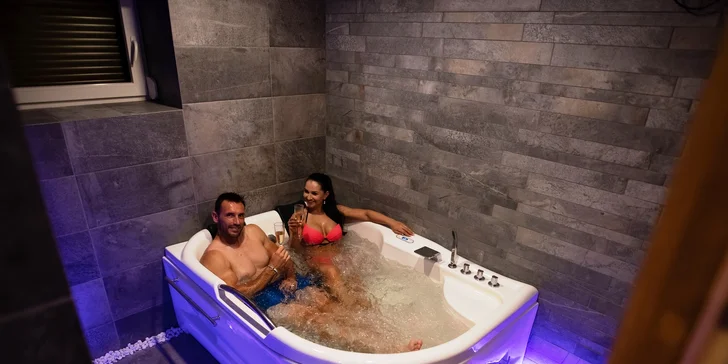 Pobyt pro dva na Kokořínsku: apartmány se snídaní, terasou i grilem a 90 minut v privátním wellness