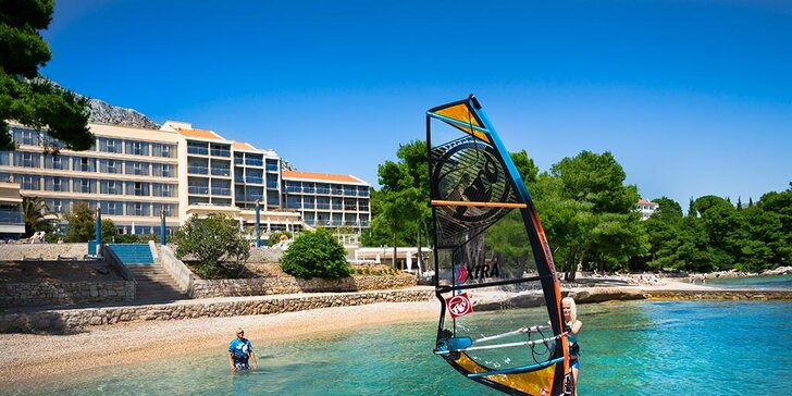 4* hotel v Orebići - skvělé pláže, vinné sklepy i možnost windsurfingu