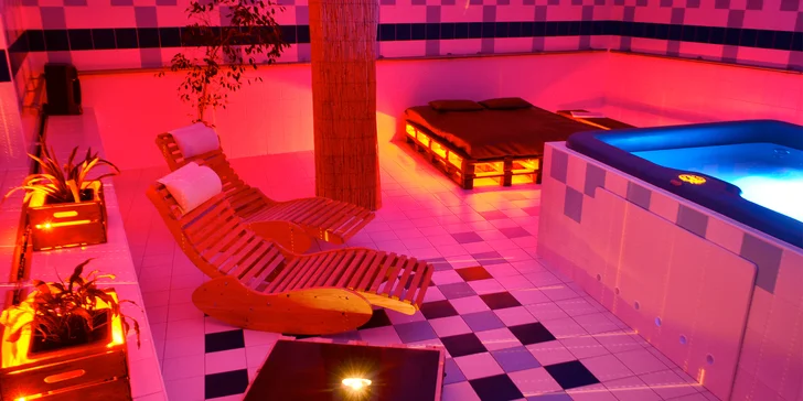 2hodinový relax v soukromém wellness s vířivkou a saunou pro dva