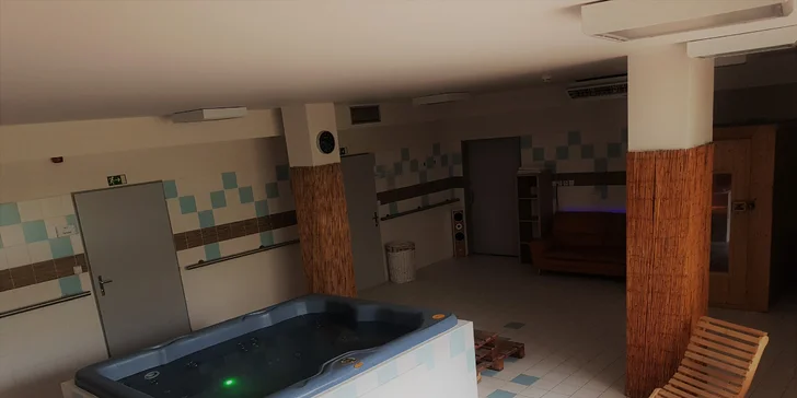 2hodinový relax v soukromém wellness s vířivkou a saunou pro dva
