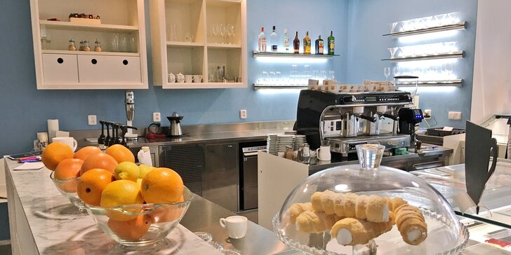 Mlsání v nové kavárně: vafle na špejli a k tomu káva nebo domácí limonáda