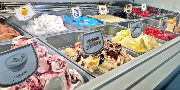 Mlsání v nové kavárně: vafle na špejli a k tomu káva nebo domácí limonáda