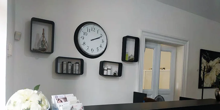 Dámský střih včetně stylingu i možnost barvení či melíru ve studiu Blanq