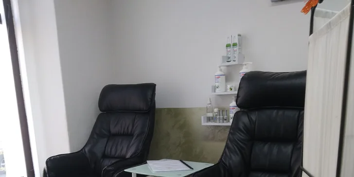 Krásné a zdravé nehty: balíček pedikúry a manikúry včetně peelingu