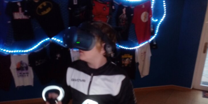 Zábava budoucnosti: virtuální realita i závodní simulátor pro 1–4 osoby