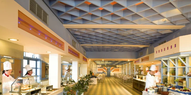Dovolená pro rodiny, sportovce i požitkáře. 4+* hotel ve stylu krétské vesničky s all inclusive