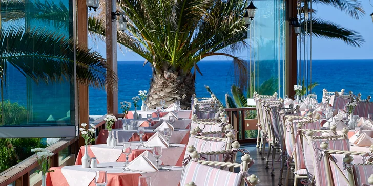 Dovolená pro rodiny, sportovce i požitkáře. 4+* hotel ve stylu krétské vesničky s all inclusive