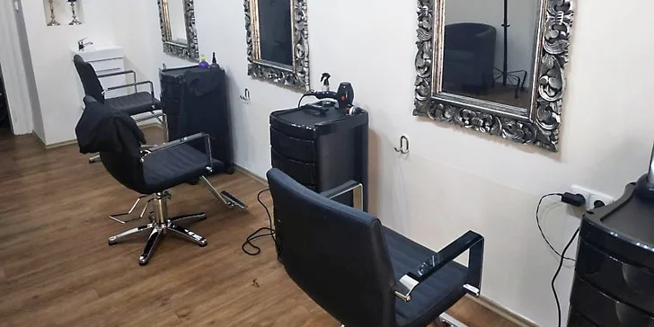 Dámský střih včetně stylingu i možnost barvení či melíru ve studiu Blanq