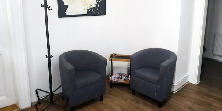 Dámský střih včetně stylingu i možnost barvení či melíru ve studiu Blanq