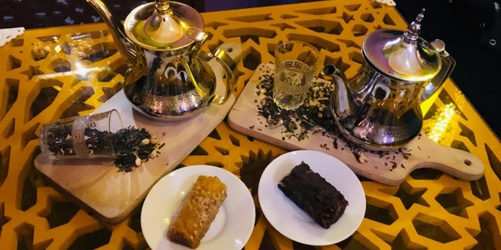 Posezení v orientální čajovně La Kasbah pro dva: čaj i baklava
