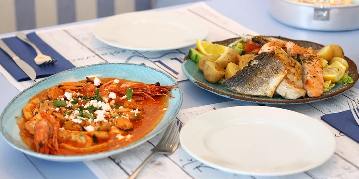 Řecké menu pro dva: mušle, kalamáry, mořský vlk, mix dezertů i víno
