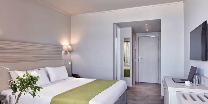 Relax na písčitých plážích 7 km od Heraklionu: hotel jen pro dospělé a s all inclusive