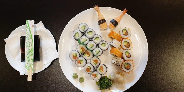 Jde se na sushi: sety 26 až 44 kousků s lososem, úhořem i krevetami